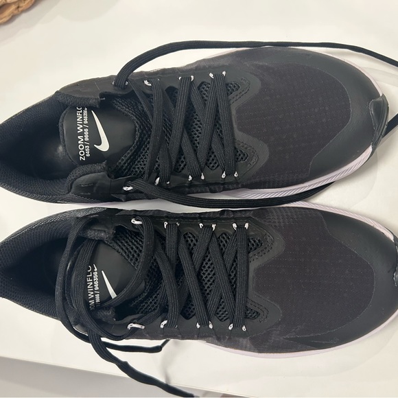 Nike Zoom Winflo Runners (Size 6) - Picture 3 of 3